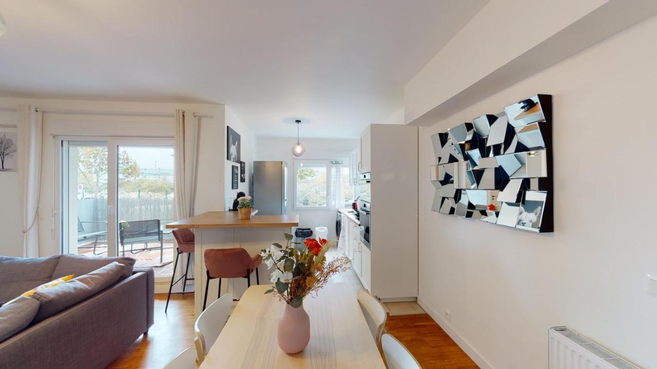 Live Like A Local Stylish 2Br With Balcony & Parking Apartment Сен Дени Екстериор снимка