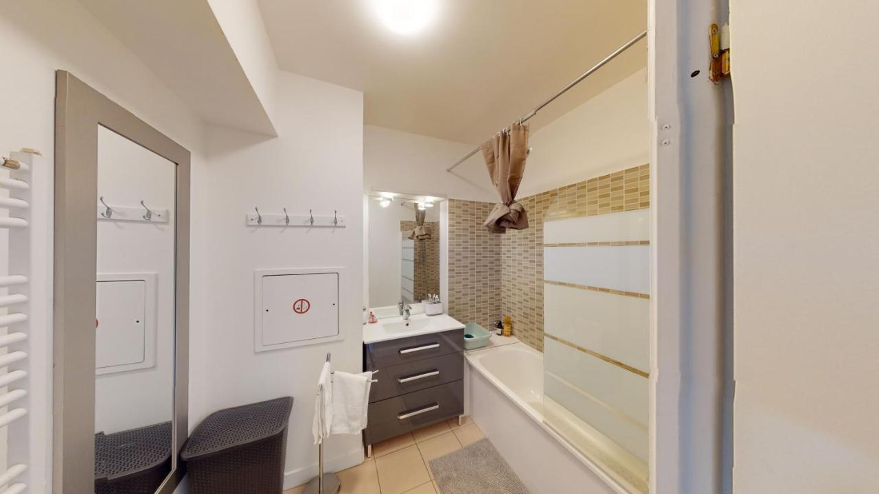 Live Like A Local Stylish 2Br With Balcony & Parking Apartment Сен Дени Екстериор снимка